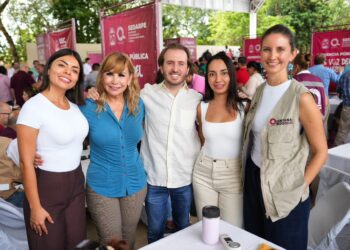Fernando Muñoz acompaña a Mara Lezama y Estefanía Mercado en ‘La Voz del Pueblo’