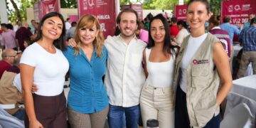 Fernando Muñoz acompaña a Mara Lezama y Estefanía Mercado en ‘La Voz del Pueblo’