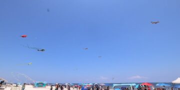 Fiesta en la playa; éxito total del Festival de Papalotes en Puerto Morelos