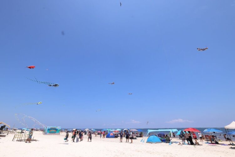 Fiesta en la playa; éxito total del Festival de Papalotes en Puerto Morelos