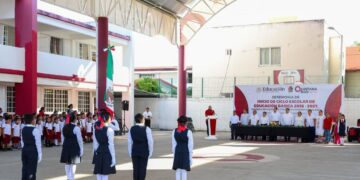 Gobierno de Estefanía Mercado acompaña a estudiantes en regreso a clases en Playa del Carmen