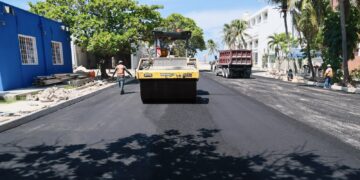 Gobierno de Isla Mujeres pavimenta acceso a la Casa de la Cultura y Malecón Oriente