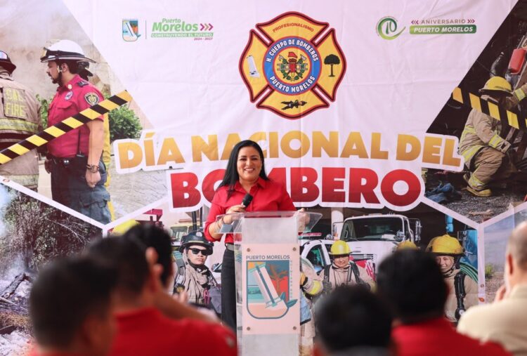 Héroes de Puerto Morelos; reconocen entrega de bomberos