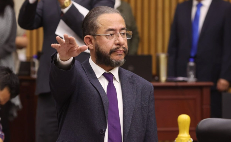 Hugo Eric Flores se va a dirigir el PAZ; deja pendiente el desafuero de “Alito”