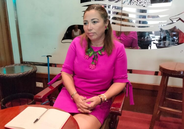 Acusa esposa de Lorenzo Miranda a Diego Castañón de orquestar su detención