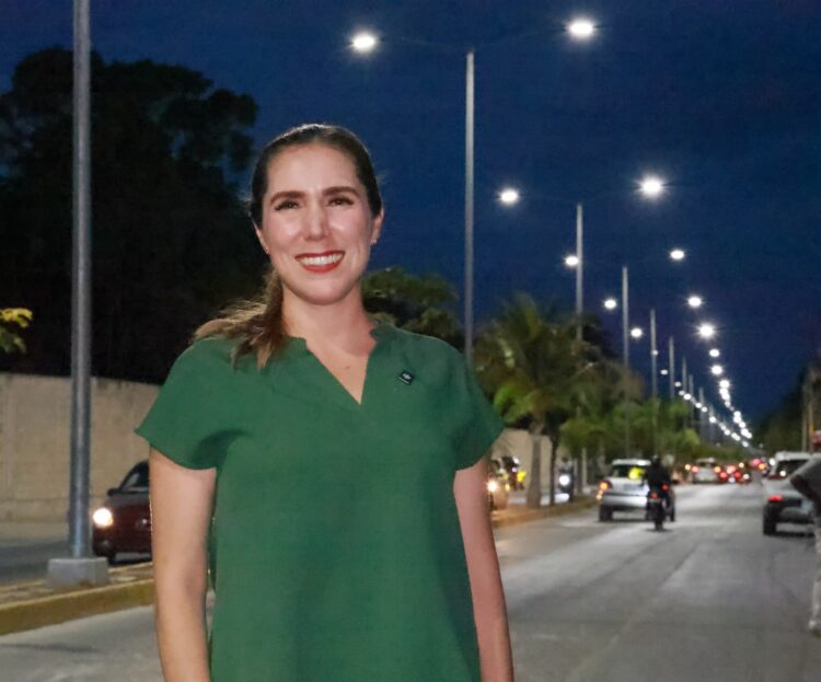 Atenea Gómez entrega 4 kilómetros de alumbrado público en la avenida Rancho Viejo de Ciudad Mujeres 