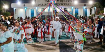 Isla Mujeres celebra la tradicional Vaquería en el marco de las Fiestas Patronales en honor a la Virgen de la Asunción