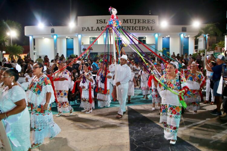 Isla Mujeres celebra la tradicional Vaquería en el marco de las Fiestas Patronales en honor a la Virgen de la Asunción