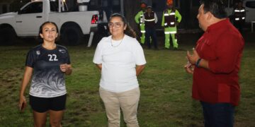 Luz para el deporte; ilumina Cancún canchas públicas