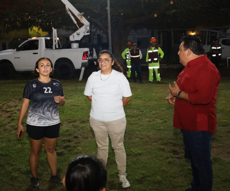 Luz para el deporte; ilumina Cancún canchas públicas