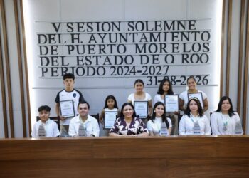 Orgullo juvenil; otorgan máxima distinción a jóvenes portomorelenses