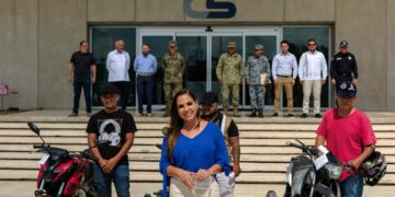 Recuperan su patrimonio; Mara Lezama entrega autos recuperados a sus dueños