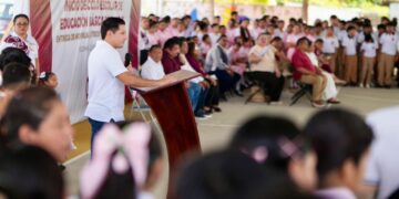 Renán Sánchez Tajonar acompaña a estudiantes en el ciclo escolar