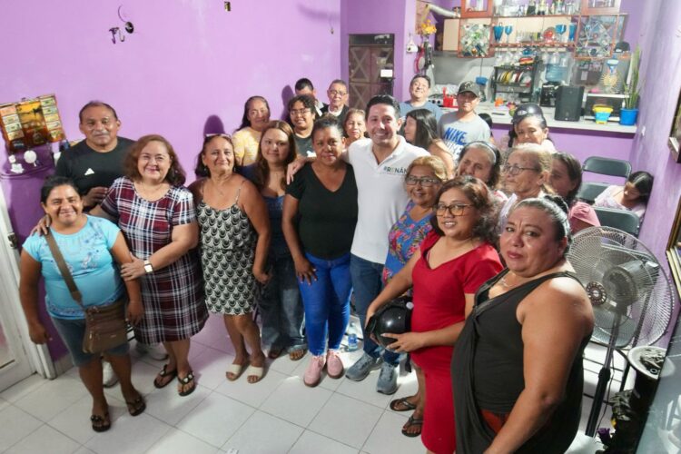 Cerca de la gente; Renán Sánchez atiende a vecinos de la colonia 10 de Abril en Cozumel