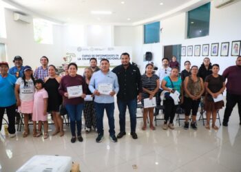 Respaldo al campo; Estefanía Mercado transforma el sector apícola con talleres y herramientas