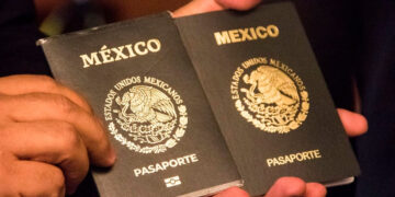 SRE propone negar pasaporte a deudores alimentarios