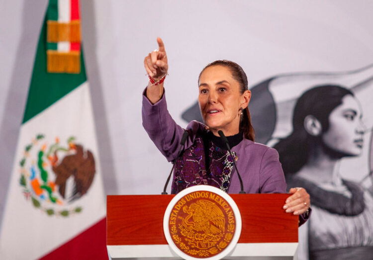 Una sola bandera; Sheinbaum frena la doble nacionalidad para aspirantes a cargos públicos