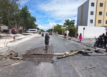 Protestas y bloqueos en Playa del Carmen por fallas de la CFE