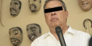 Ángel Aguirre comparece por caso Ayotzinapa; FGR busca fincarle desaparición forzada y obstrucción