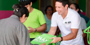 ¡Exito total!; Familias abarrotan entrega de útiles de Renán Sánchez