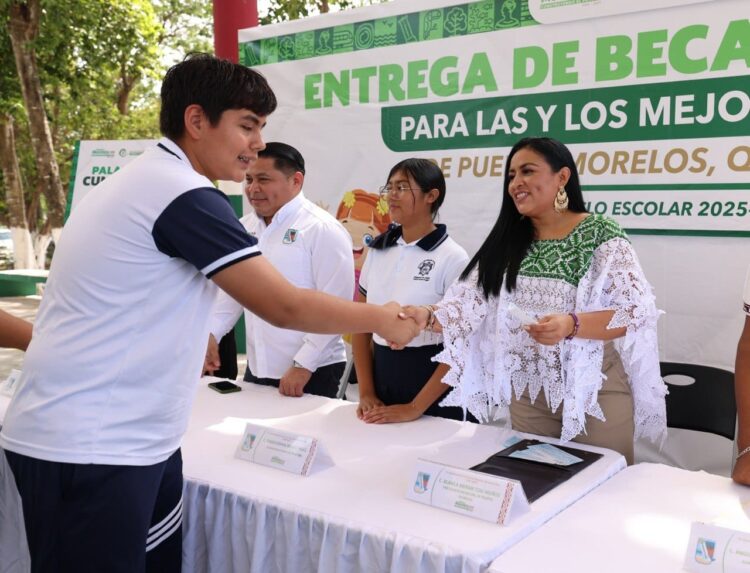¡Gran compromiso con los estudiantes!; Blanca Merari hace permanentes las becas para la excelencia