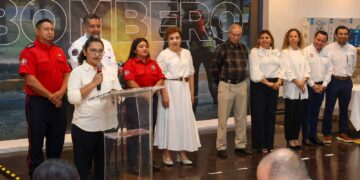 Orgullo cancunense; celebran la valentía de los bomberos de Benito Juárez
