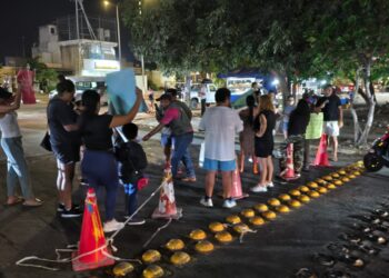 ¡Sin luz y molestos!; Playenses vuelven a bloquear Av. Constituyentes
