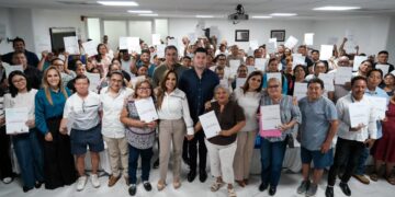¡Sueño cumplido!; Mara Lezama entrega hipotecas canceladas a familias