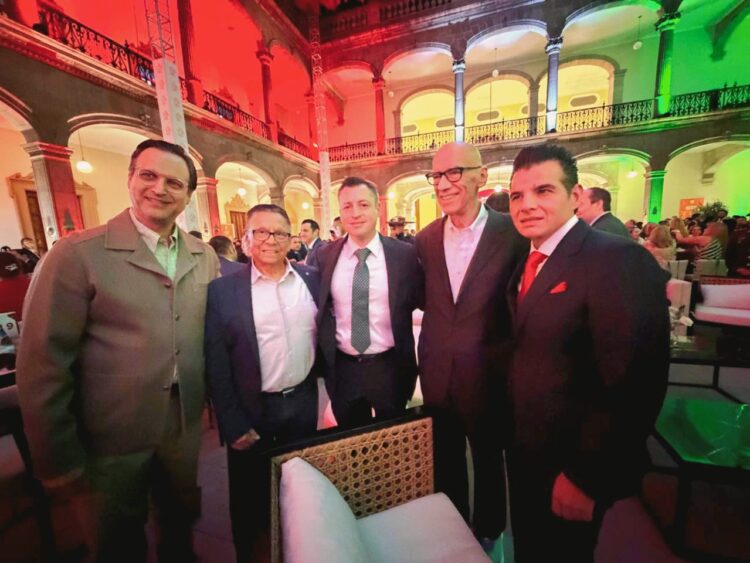Acompaña Joaquín González a Dante Delgado en fiestas patrias en Monterrey