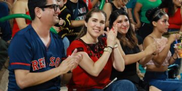 Atenea Gómez celebra Noche Mexicana con las familias de Ciudad Mujeres