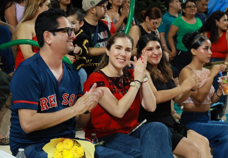 Atenea Gómez celebra Noche Mexicana con las familias de Ciudad Mujeres