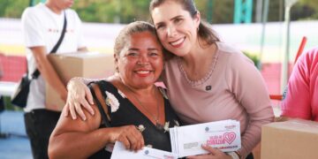 Gobierno de cercanía; Atenea Gómez fortalece el apoyo a familias isleñas