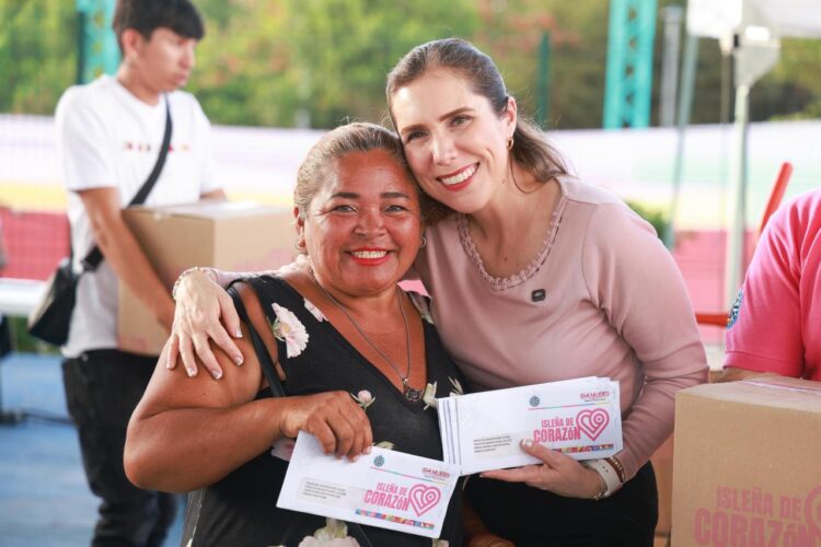Gobierno de cercanía; Atenea Gómez fortalece el apoyo a familias isleñas