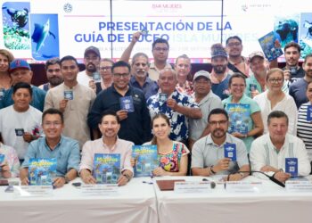 Atenea Gómez presenta la Guía de Buceo de Isla Mujeres, primera en su tipo en un municipio de Quintana Roo