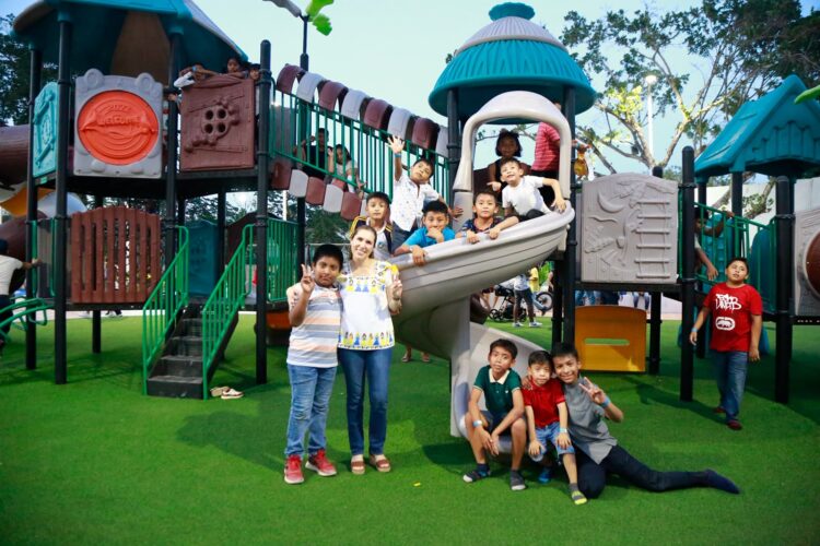 Atenea Gómez transforma Isla Mujeres con 17 parques infantiles