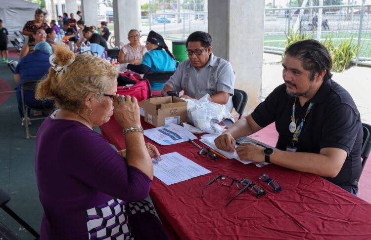 Ayuntamiento beneficia a más de siete mil cancunenses con servicios gratuitos