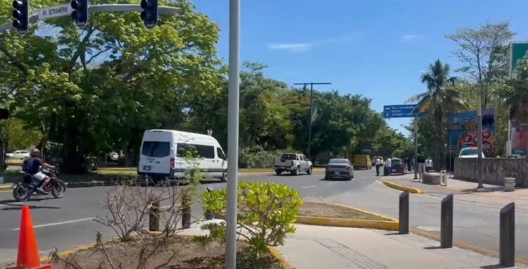 Bloquean “Madres Buscadoras” el Kilómetro Cero de Cancún por 6 horas