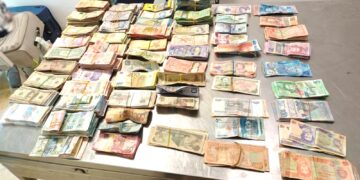 Caen con fortuna; decomisan casi dos millones de pesos en el Aeropuerto de Cancún