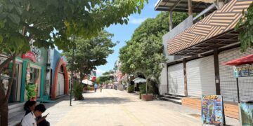 Cierran restaurantes en la Quinta Avenida; esperan nuevas aperturas a fin de año