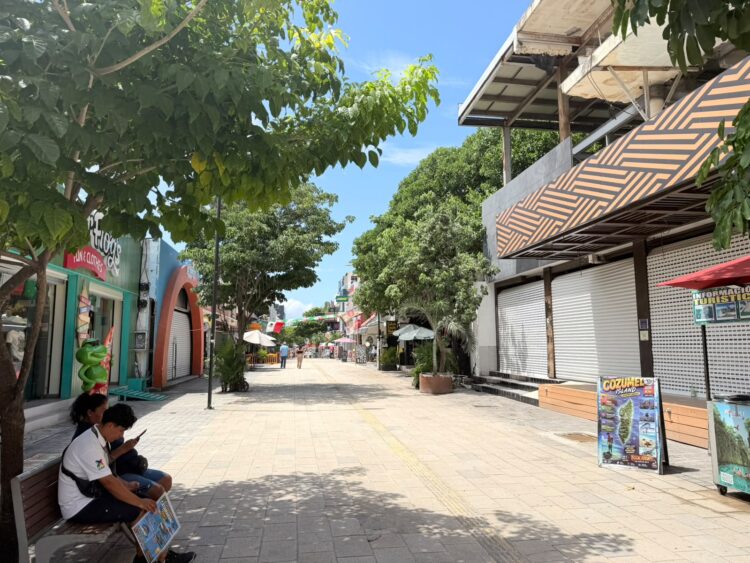 Cierran restaurantes en la Quinta Avenida; esperan nuevas aperturas a fin de año