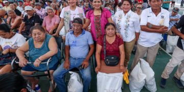Compromiso de corazón; Blanca Merari beneficia a 500 adultos mayores con apoyo alimentario