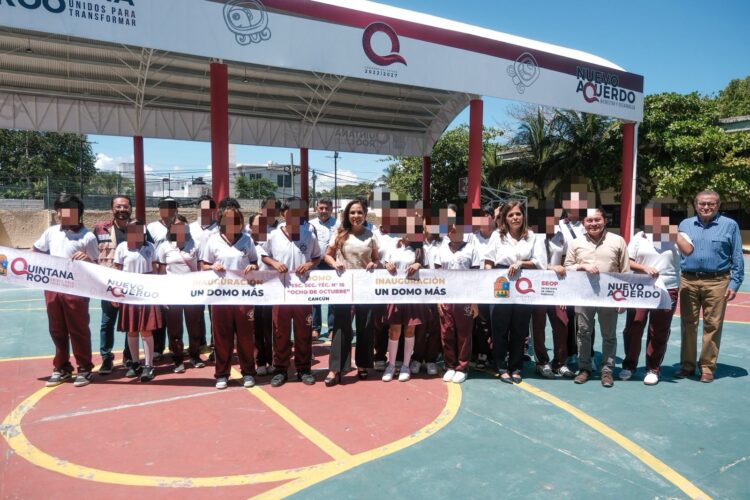 Entrega Mara Lezama nuevo domo a estudiantes de secundaria “8 de Octubre”, en Cancún