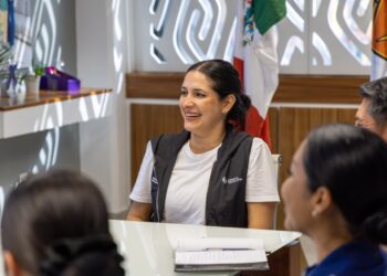 Estefanía Mercado destaca coordinación con Secretaría de Marina para limpieza de playas
