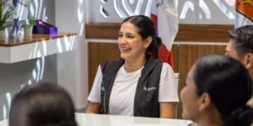 Estefanía Mercado destaca coordinación con Secretaría de Marina para limpieza de playas