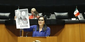 Frenan la sátira política; Mayuli Martínez advierte censura por “Ley Antimemes”