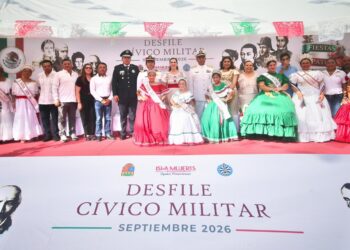 Gran festejo patrio; Atenea Gómez encabeza el desfile de Independencia