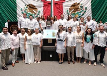Homenaje al legado maya; Mara Lezama otorga la Medalla al Mérito Mujer Indígena Maya