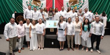 Homenaje al legado maya; Mara Lezama otorga la Medalla al Mérito Mujer Indígena Maya