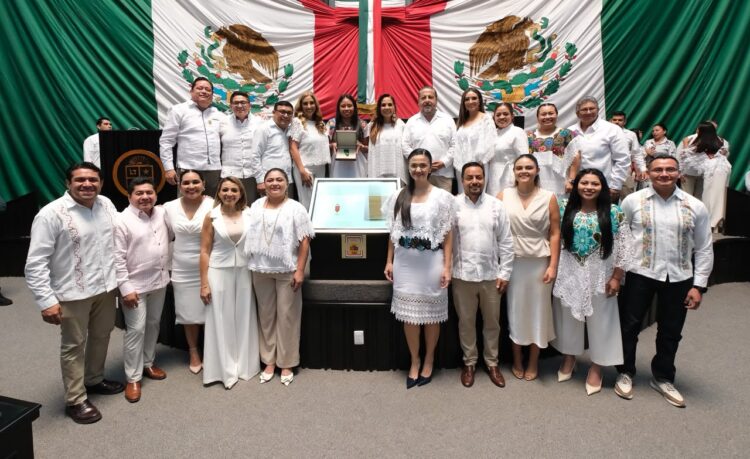 Homenaje al legado maya; Mara Lezama otorga la Medalla al Mérito Mujer Indígena Maya