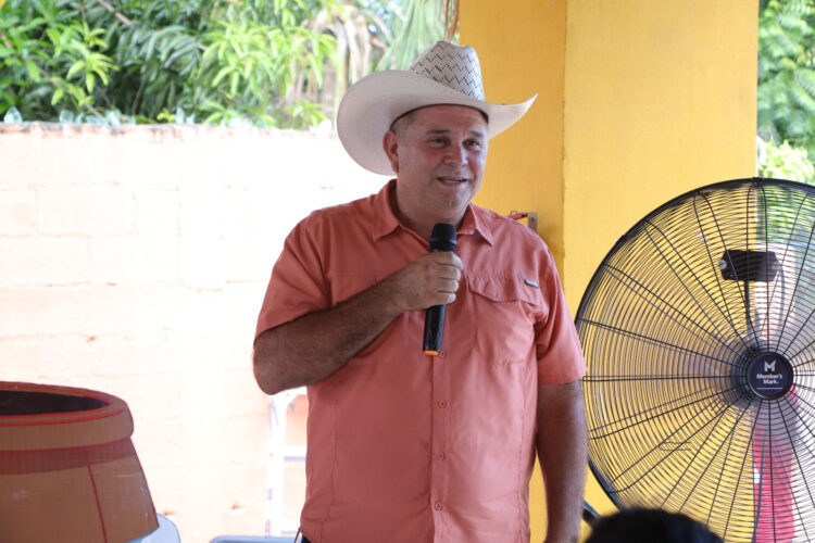 Luis Carrillo alza la mano para gobernar José María Morelos